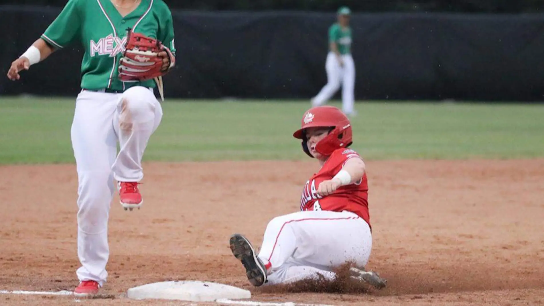 Las poblanas Rosi del Castillo, Narda Andrade y Selene Huerta vieron acción en la derrota de México 9 por 1 ante Canadá